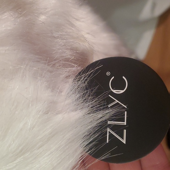 NWT poncho with faux fur detail 😍 - Picture 2 of 6